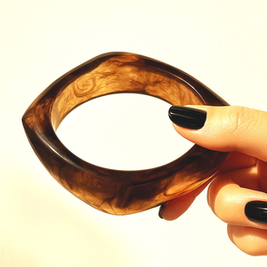 Brazalete de Resina Modelo E, Color Beige, Forma Redonda con Detalles de Perlas, Joyería Artística de Moda para el Día de San Valentín y Ocasiones Festivas - Product Image 3