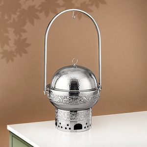 Calentador de Comida de Lujo Dorado con Efecto Martillado y Caligrafía Árabe en Relieve, con Tapa Colgante y Soporte Alto para Banquetes de Boda - Product Image 6