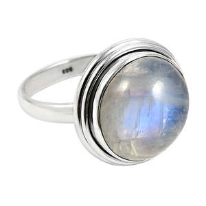 Anillo Hecho a Mano en Plata de Ley 925 con Piedra Preciosa de Piedra Lunar Arcoíris de Corte Redondo Brillante, Estilo Bohemio - Product Image 1