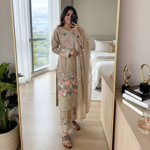 Lanzamiento del Nuevo Conjunto de Fiesta de Diseñador: Top de Seda Chinon, Pantalón Plazzo y Dupatta - Product Image 1