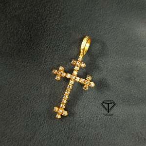 Colgante de cruz de oro de 10K estilo Hip Hop con incrustaciones de diamantes hechos a mano - Product Image 3