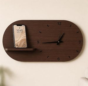 Horloge murale en bois à quartz analogique moderne avec étagère pour téléphone, design ovale minimaliste à suspendre pour la décoration du salon et de la chambre - Product Image 1