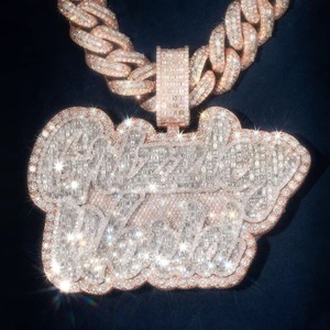 Colgante de Moissanita Iced Out de Plata 925 Bañado en Oro Rosa con Letra Temática Hip Hop, Joyería Masculina para Uso Diario, Colgante Bicolor - Product Image 1