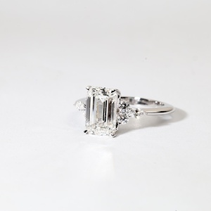 Bague de fiançailles en or massif 10K 14K 18K avec diamant de laboratoire taille marquise émeraude et taille rond, couleur E, clarté VVS - Product Image 1