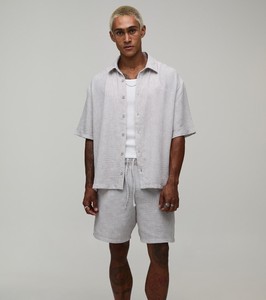 Ensemble chemise et short gris clair pour homme, couleur unie, décontracté, pour l'été, tissu respirant, col rabattu - Product Image 1