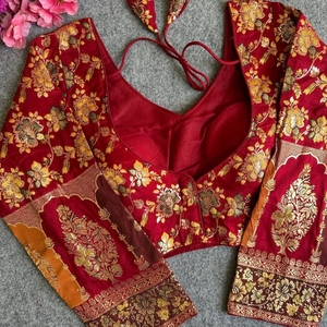 Blusa de Sari de Seda Pura Dola de Diseño con Tejido Multicolor y Cuello en V para Mujer - Product Image 5