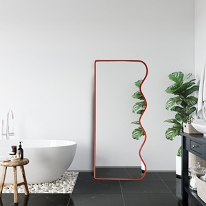 Miroir sur pied abstrait contemporain avec cadre rouge, miroir pleine longueur unique, parfait pour la salle de bain, le salon et la décoration de studio - Product Image 1