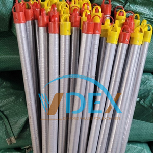 Mango de escoba de madera de 120cm de longitud con revestimiento de PVC, palo de fregona para limpieza del hogar a la venta para el mercado de Malasia e Italia - Product Image 3