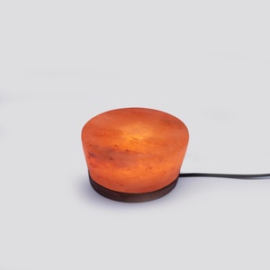 Lampe cylindrique en sel rose de l'Himalaya pur et biologique avec base en bois, purificateur d'air, vente en gros - Product Image 1