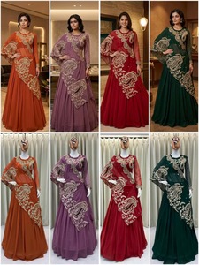 Conjunto de lehenga de diseñador para mujer de la mejor calidad con blusa estampada con mangas, chal bordado y falda fluida de georgette para boda - Product Image 4