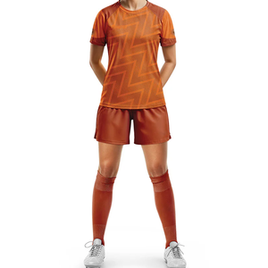 Design élégant d'uniforme de football, tissu léger et respirant, coupe confortable, vêtements de sport haute performance, uniforme de football - Product Image 1