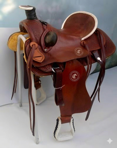 Selle western en cuir avec détails floraux, assise profonde pour le travail à la ferme et les sorties sur sentier, équipement équestre avec étriers - Product Image 2