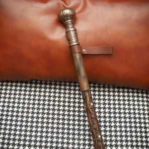 Canne de marche en bois personnalisée avec gravure, poignée en laiton vintage, canne télescopique pliable - Product Image 2