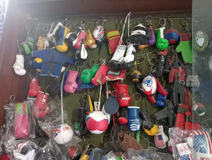 พวงกุญแจโปรโมชั่นพร้อมโลโก้บริษัทของคุณ ของที่ระลึกขนาดเล็ก รูปทรงฟุตบอล รักบี้ ฮอกกี้ - Product Image 5