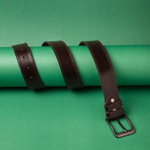 Ceintures en cuir véritable de luxe pour hommes, fabriquées en usine, ajustables, souples et décontractées avec boucle en acier, en provenance du Pakistan. - Product Image 4