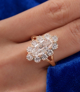Anillo de Halo con Diamante Cultivado en Laboratorio de Corte Ovalado Antiguo Europeo de 2.06 ct, Anillo de Compromiso Vintage de Oro Amarillo de 10K, Joyería Nupcial de Estilo Antiguo - Product Image 2