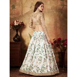 Lehenga Choli semi-cousu en soie organza imprimé floral blanc cassé époustouflant de Sabyasachi avec blouse - Product Image 4