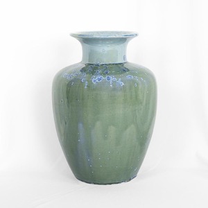 แจกันเซรามิกทรงเอเชียสมัยใหม่ AURORA POTS สีเขียวด้านลายจุดสีน้ำเงิน ขนาด 8-16 นิ้ว ผลิตด้วยกรรมวิธีเผาที่อุณหภูมิสูง ทำด้วยมือ - Product Image 1