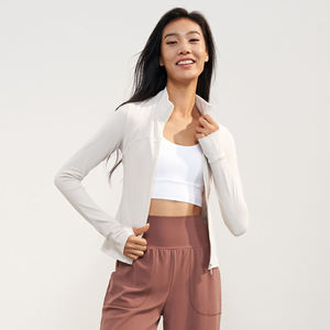 Veste de sport pour femme en gros – Confortable, avec fermeture éclair et poches – Idéale pour le yoga et l'entraînement athlétique - Product Image 5