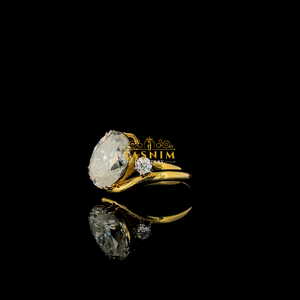 Anillo de Compromiso Tasnim para Mujer con Moissanita VVS Corte Pera Solitario, Engaste de Puntas, Estilo Clásico, Banda Plateada Bañada en Oro - Product Image 5
