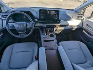 Toyota Sienna XLE Clásica Usada 2023 - Product Image 5