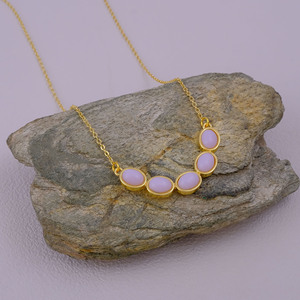 Collier superposé en opale rose - Breloque multipierres plaqué or 18 carats - Bijou fait main inaltérable - Cadeau pour petite amie - Product Image 4