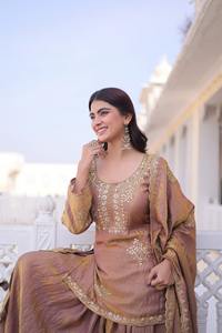 Traje Sharara Tradicional Indio Fendy Crush con Bordado de Zari y Lentejuelas, Disponible en Tallas Grandes para Bodas - Product Image 5