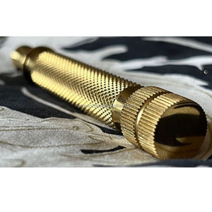 XPERSIS Professional PRO - Maquinilla de Afeitar de Seguridad para Hombre, Doble Filo, Hecha a Mano con Acero Alemán, Dorada - Product Image 3