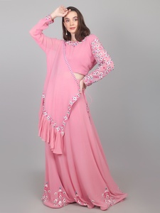 Conjunto informal moderno y a la moda para mujer, lehenga choli GGT con una manga y dupatta con volantes. - Product Image 6