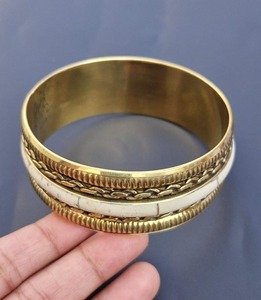 เครื่องประดับแนวชนเผ่าสลักลายกระดูกทองเหลืองแบบโบราณ - Product Image 2