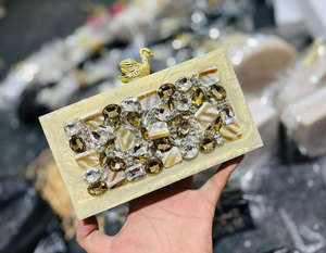 Monederos y embragues de resina adornados con diamantes de imitación ideales para accesorios de moda de la India - Product Image 4