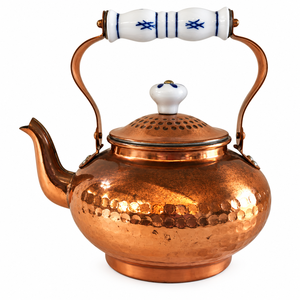 Bouilloire à thé artisanale en cuivre martelé avec poignée en porcelaine bleue peinte, style rétro, pour faire bouillir l'eau, ustensile de thé de designer, vente en gros du fabricant - Product Image 1