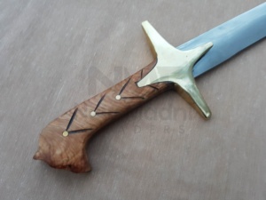 POIGNÉE EN BOIS D'OLIVE FAIT MAIN EN ACIER À HAUTE TENEUR EN CARBONE ÉPÉE TATAR UKRAINIEN NMT-2543 - Product Image 3