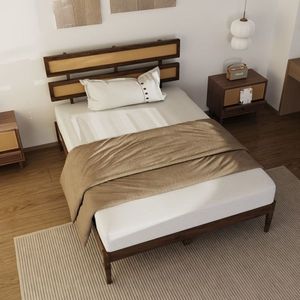 Letto matrimoniale in legno stile bohémien con finitura in noce scuro e rattan, testiera doppia con accenti in legno di pino verniciato - Product Image 1