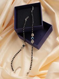 Tobillera de Calidad de Exportación con Cuentas Azules y Cadena Ajustable, Joyería Protectora para Uso Diario, Disponible para la Venta - Product Image 2