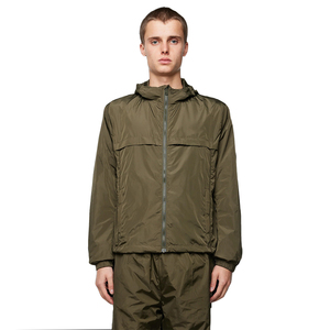 Ensemble coupe-vent grande taille pour homme avec short et haut zippé à manches longues en nylon, idéal pour le sport et les activités de plein air - Product Image 3