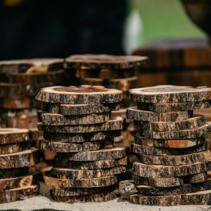 Sous-verres en panneaux de bois écologiques DISPONIBLES |   Ensemble de tapis de planche à découper en bois massif naturel et lisse - Product Image 1