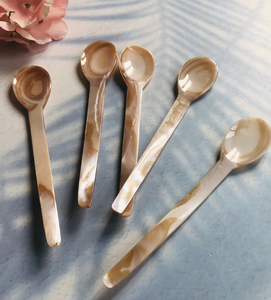 Cuillère de luxe vietnamienne en nacre, fabriquée à partir de coquillages naturels, pour servir le caviar, les desserts, la crème glacée et le café. - Product Image 1