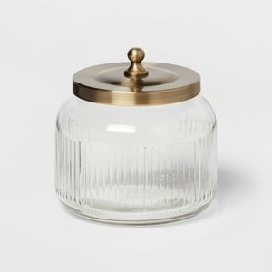 Élégant petit pot de rangement en verre avec couvercle en laiton pour l'organisation de la salle de bain - Product Image 2