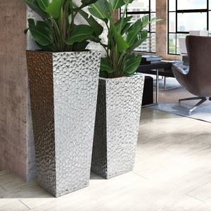 Ensemble de vases carrés modernes en acier inoxydable avec finition martelée pour la décoration intérieure et extérieure des fleurs et plantes vertes - Product Image 4