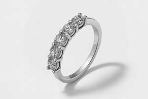 Anillo de Diamantes de Cinco Piedras con Corte Redondo de Moissanita, Banda de Media Eternidad, Plata 925, Joyería Fina Brillante, Regalos Perfectos para Ella - Product Image 3