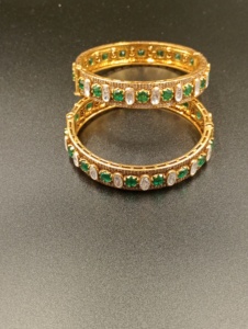 AMAIRA JEWELS Brazalete Chapado en Oro para Mujer con Piedra Verde Corte Esmeralda, Engaste de Canal, Clásico, de Moda, para Compromiso, con Doble Piedra - Product Image 3