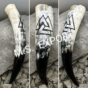 Cuerno de búfalo hecho a mano tallado con runas vikingas y diseño ornamentado, forma natural, arte antiguo coleccionable - Product Image 3