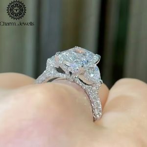 Bague de fiançailles Charm_Jewells pour femme, en moissanite taille princesse, argent 925 plaqué rhodium, sertissage à griffes, style géométrique classique - Product Image 2