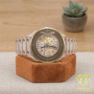 Reloj de pulsera para hombre con esfera de números romanos de dos tonos, completamente cubierto de moissanita, estilo hip hop rapero. - Product Image 4