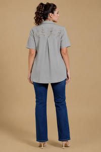 Blouse Femme Grande Taille en Coton Brodé, Col Rabattu, Manches Courtes, Boutonnée sur le Devant, en Popeline, Coupe Moulante, Crop Top Naturel - Product Image 2