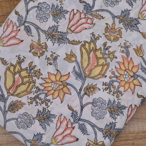 Tissu en coton blanc de qualité supérieure imprimé à la main, motif floral jaune pêche et vigne, pour la confection de vêtements, la confection de robes et l'ameublement. - Product Image 3