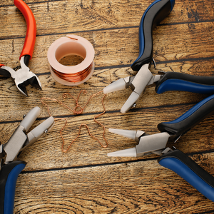 Alicates de punta redonda de acero inoxidable de 5 pulgadas con mordazas de nailon y puntas blandas, herramienta de joyería para doblar alambre y hacer bucles, cabezales de repuesto, agarre ergonómico, bricolaje - Product Image 4