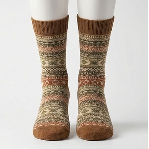 Chaussettes pour hommes en laine et nylon tricotées jacquard à motif géométrique, style régulier, pour l'hiver et le quotidien - Product Image 1