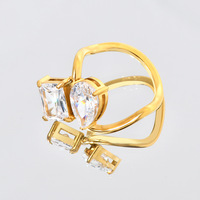Bague pour femme en acier titane doré, plaquée or 18 carats par placage sous vide, ornée d'un élégant serti de diamants carrés en forme de goutte d'eau